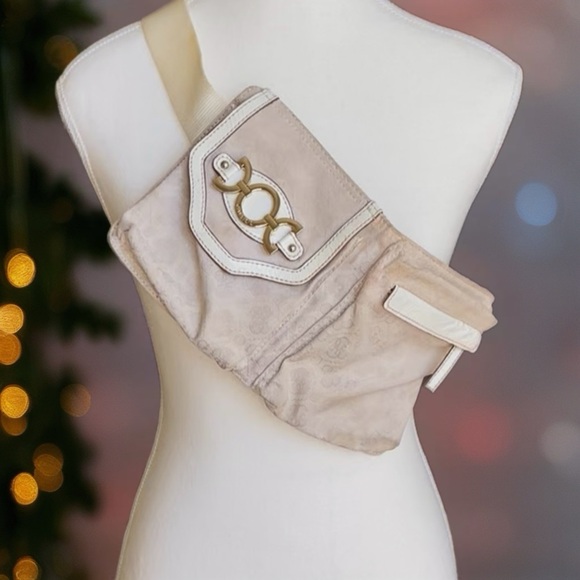 Vintage Beige Waist Bag with Gold Accent - Picture 3 of 13